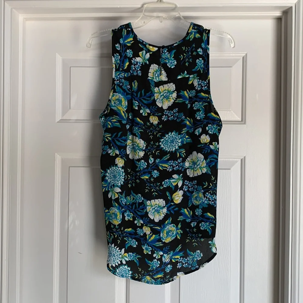 Violet and Claire Floral Tank - Picture 3 of 5